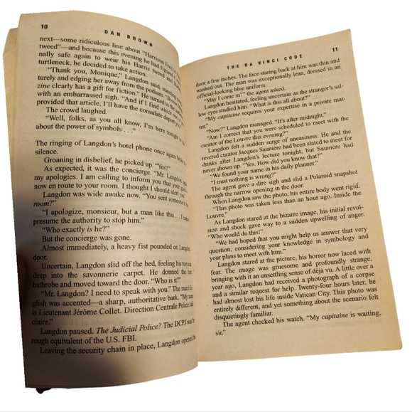 The DaVinci Code by Dan Brown - Picture 5 of 6